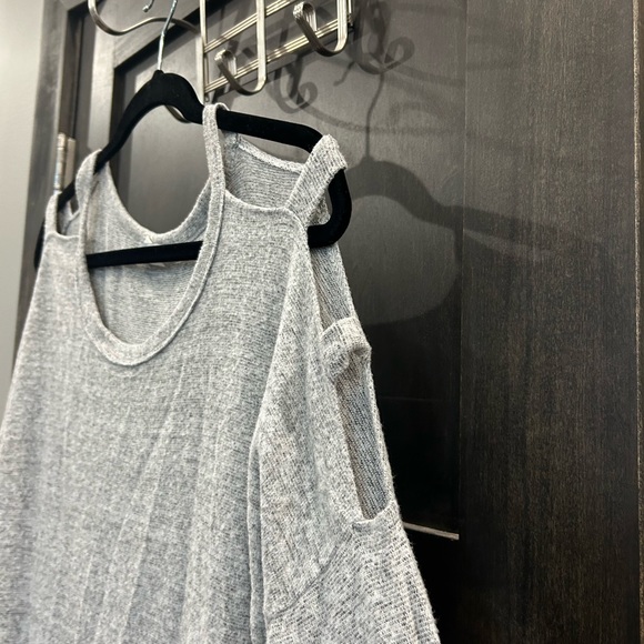 Cold Shoulder Top - Picture 3 of 5